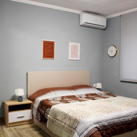 2V1 - Blloku Bkt Apartment Tirana Bagian luar foto