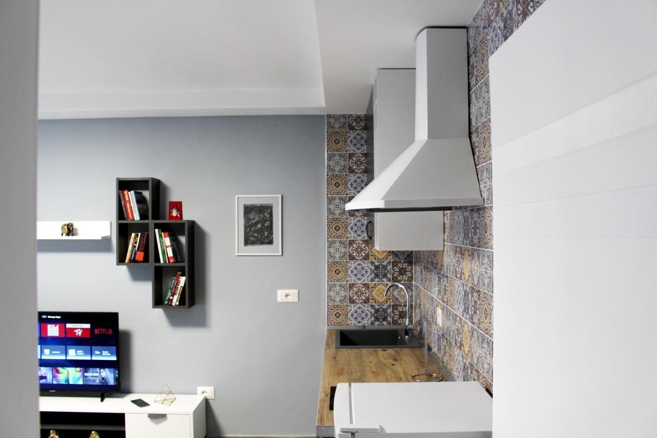 2V1 - Blloku Bkt Apartment Tirana Bagian luar foto