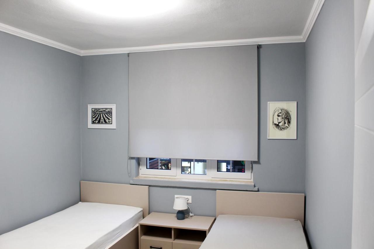 2V1 - Blloku Bkt Apartment Tirana Bagian luar foto